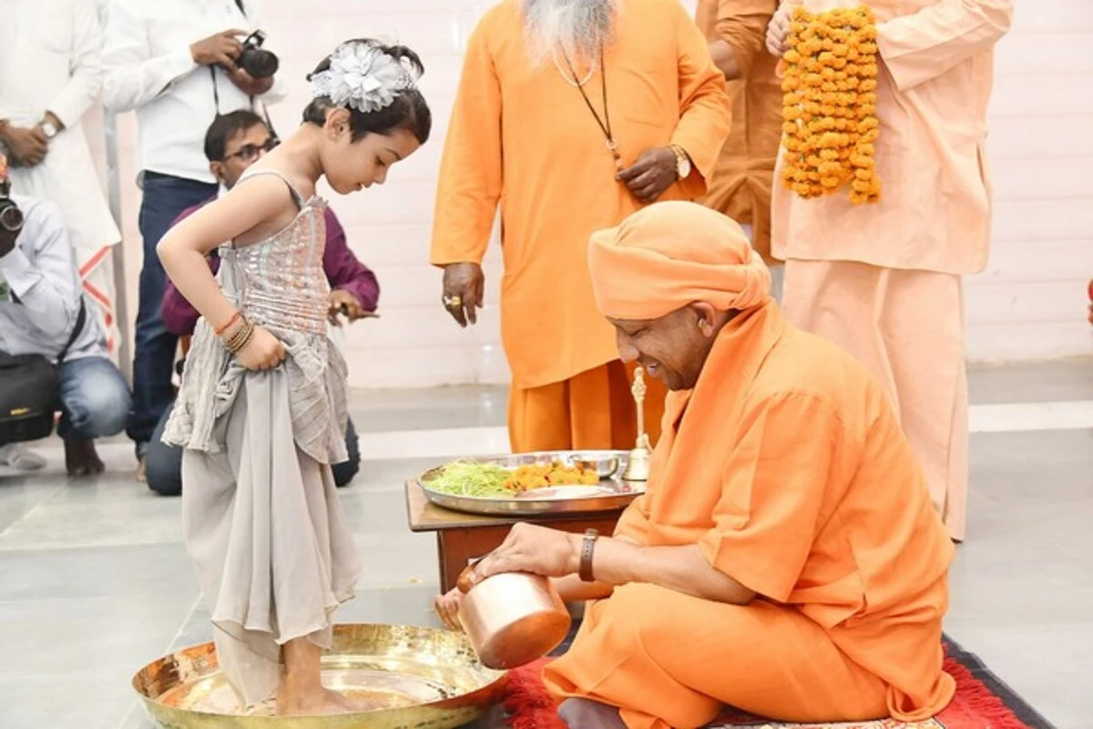 CM Yogi Adityanath Performs Kanya Puja at Gorakhnath Temple on Ram Navami
