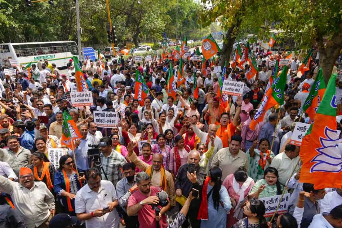 Delhi BJP Leaders Hold Protest Amid Kejriwal’s Resignation