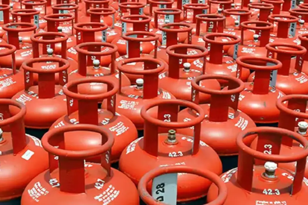 Oil Marketing Companies Slash Prices of Commercial and FTL LPG Cylinders