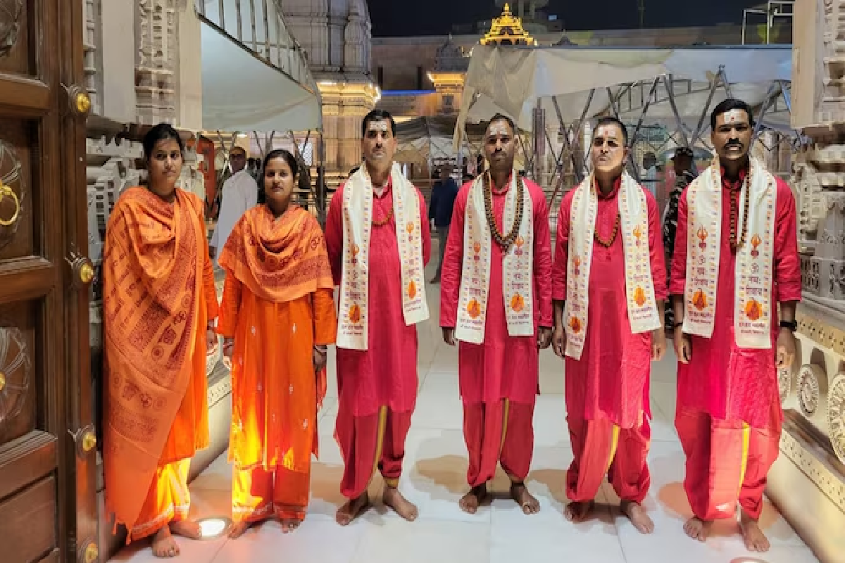 Police Deployed In Priests Clothes At Kashi Vishwanath Temple, Akhilesh Yadav Says, ‘Who Gave Orders?’