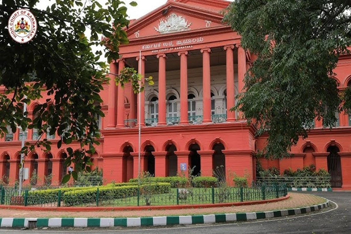 Man Cuts His Throat In Front Of Chief Justice Inside Karnataka High Court