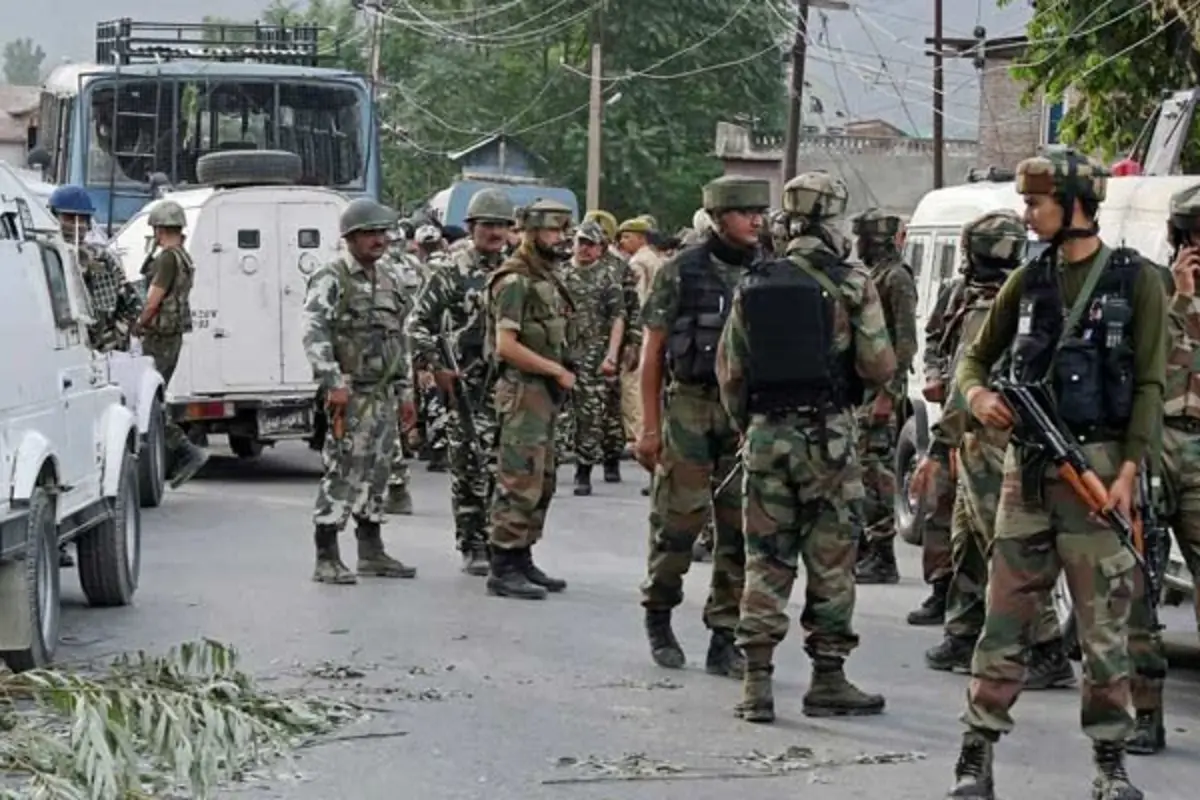 Indian Army Thwarts Infiltration Attempt by Terrorists in Uri Sector: One Terrorist Eliminated
