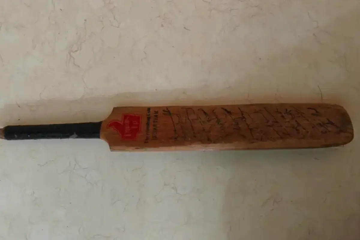 Iconic 1983 World Cup Memories Revived as Signed Cricket Bat Resurfaces on Social Media
