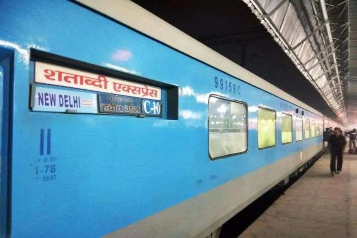 UP Government Official Assaulted and Robbed on Shatabdi Express Bound for Delhi
