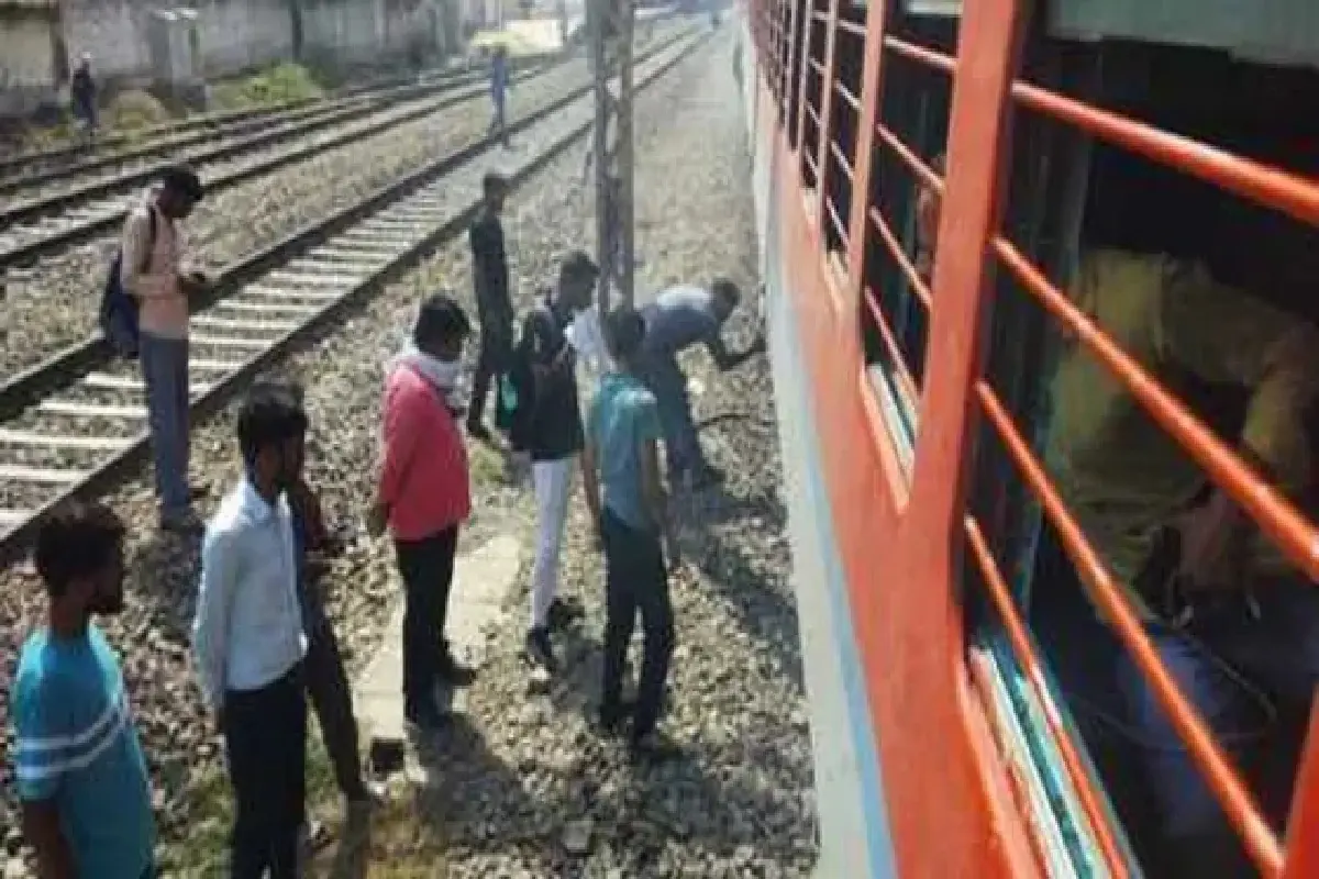 Fire Breaks Out In Chauri Chaura Express, Prompt Response Averts Disaster