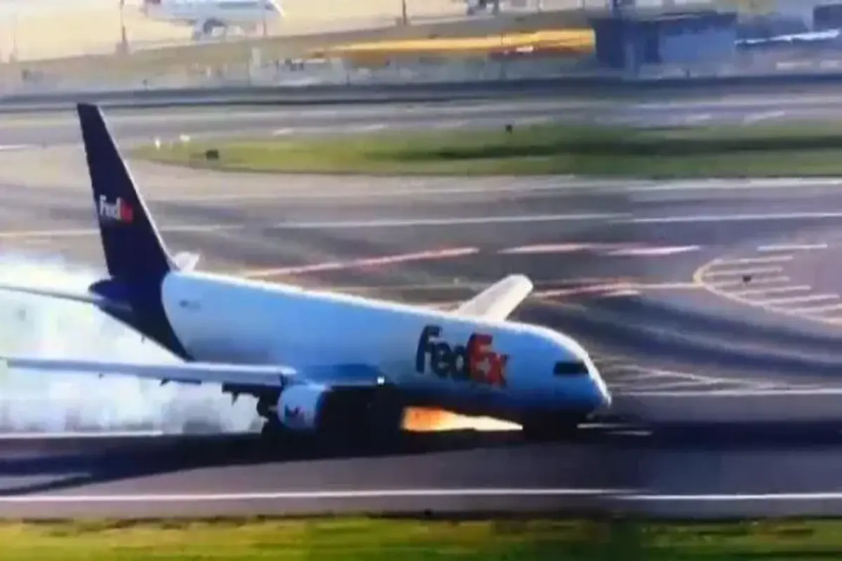 Istanbul Witnesses Boeing Cargo Plane Touchdown Without Front Landing Gear; No Casualties