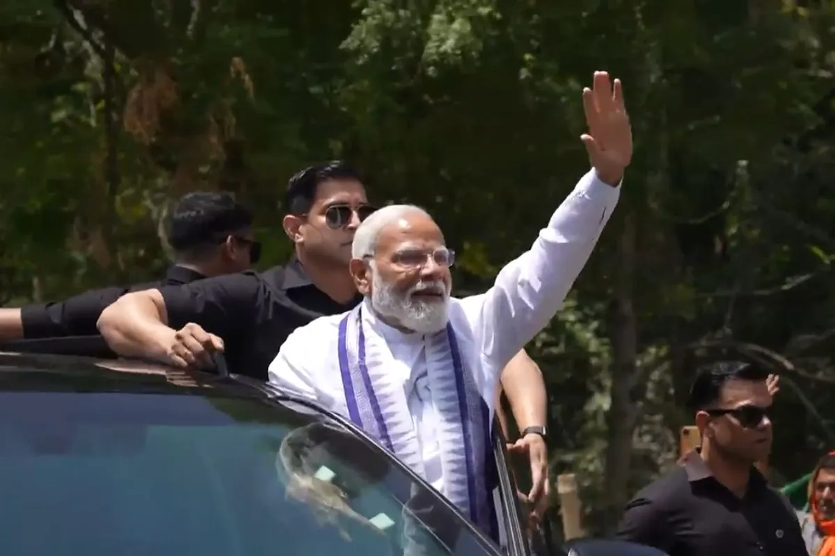 Impromptu Roadshow Of PM Modi In Krishnanagar Attracts Massive Audience