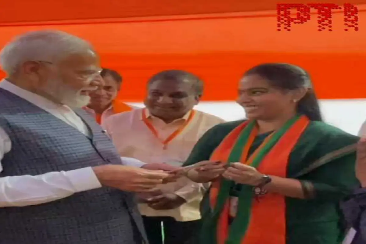 PM Modi Gives Autograph On Girl’s Photo For This Reason, Mother Jumps With Joy, Video