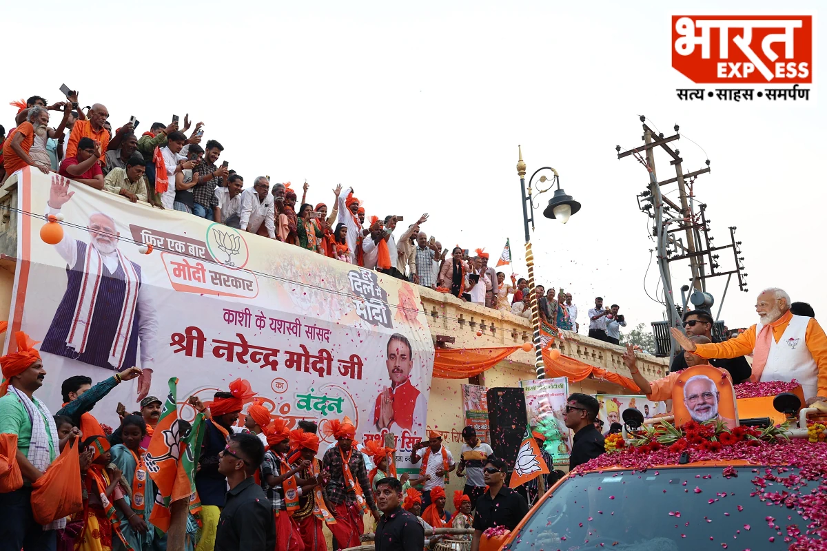 PM Modi’s Grand Varanasi Roadshow: Worship at Kashi Vishwanath Draws Massive Crowds