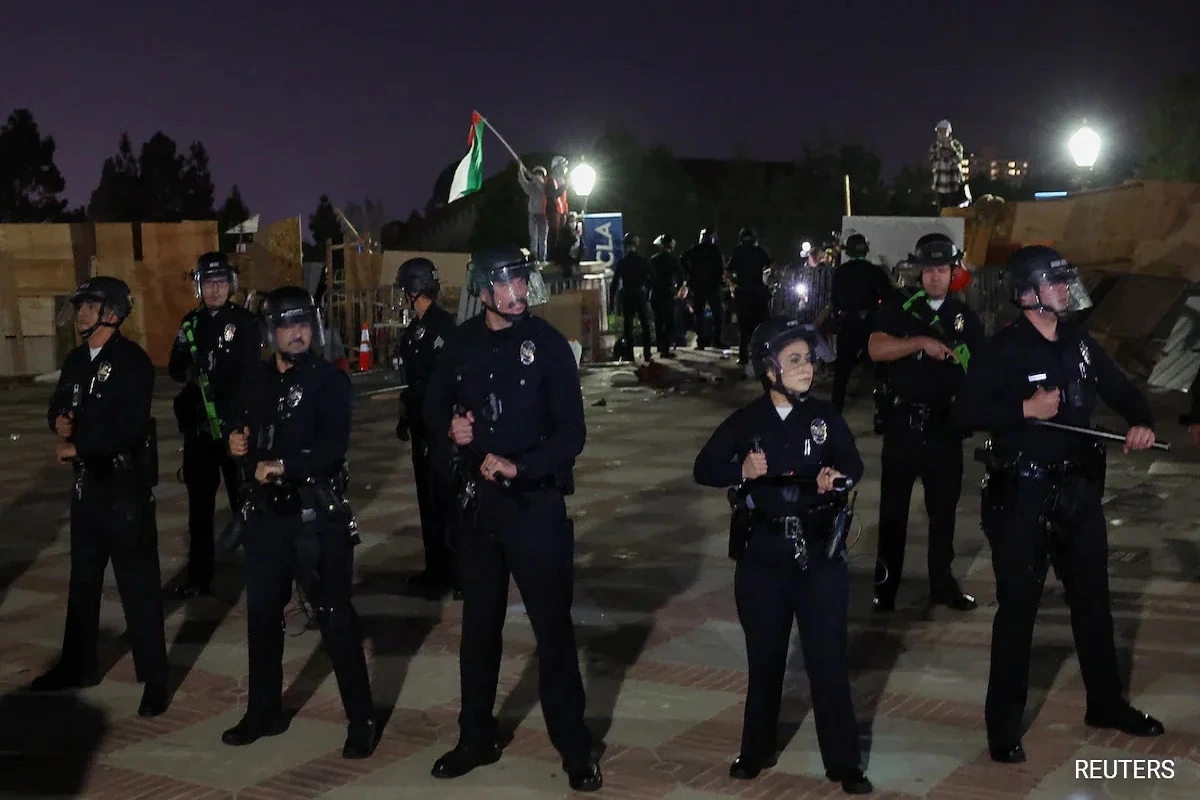 Hundreds of Police Descend on UCLA in Pre-Dawn Raid Amid Student Protest