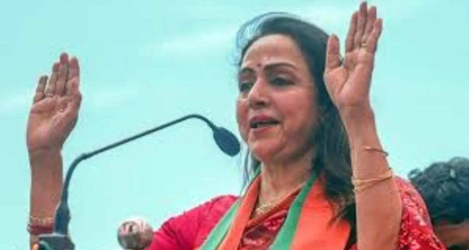 Daughter Esha Celebrates Mom Hema Malini’s Win In Lok Sabha 2024