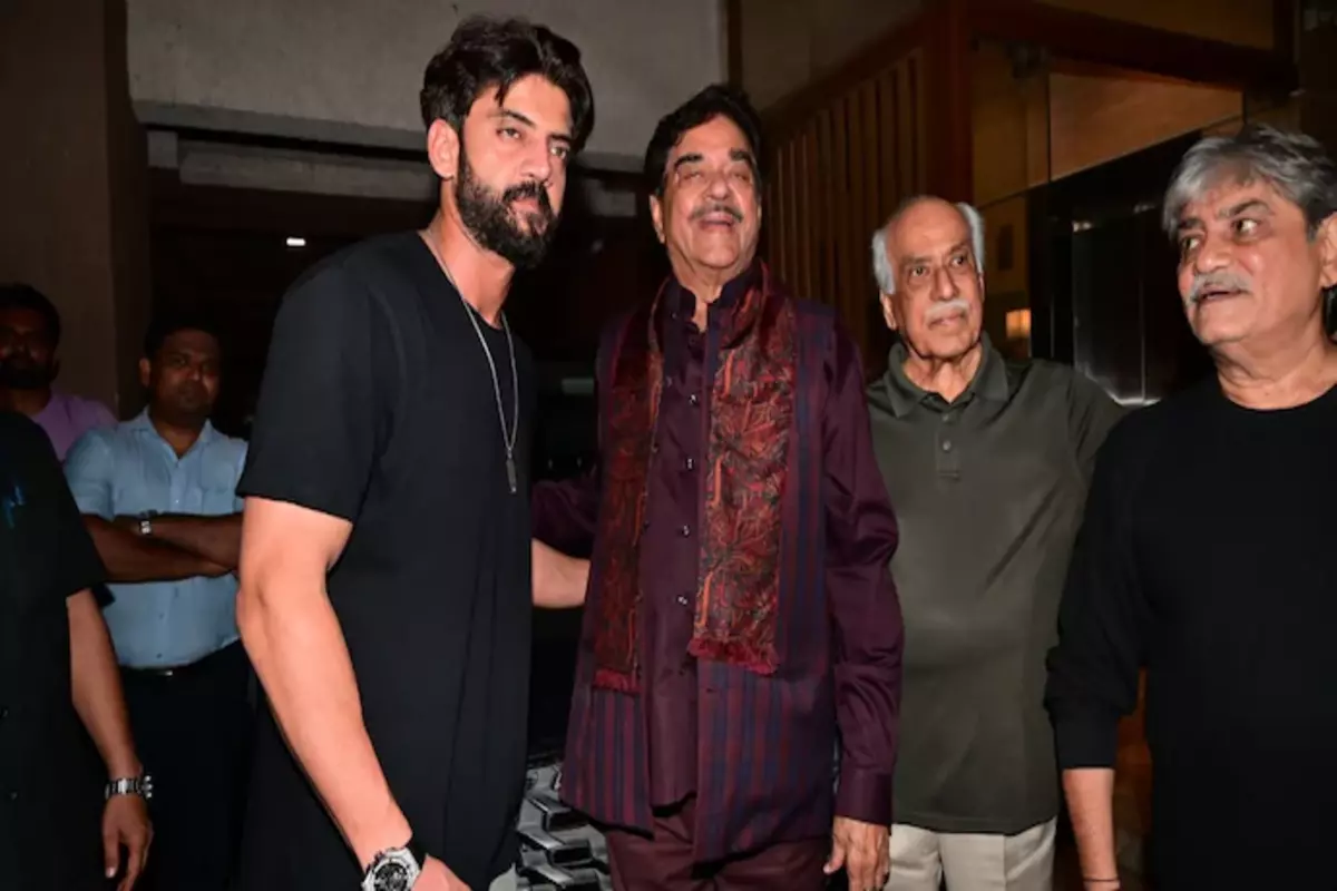 Will Shatrughan Sinha Attend Sonakshi’s Wedding? Posed With Would-Be Son-In-Law Zaheer Iqbal