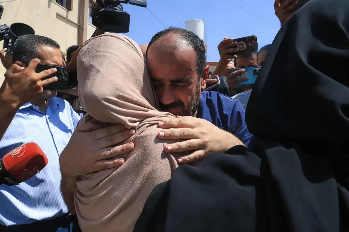 Israel Frees Palestinian Prisoners, Including Gaza Hospital Chief