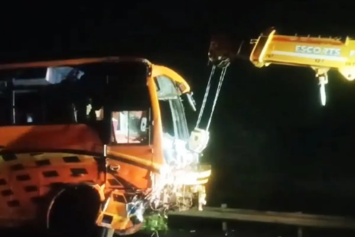 Tragic Bus Accident On Mumbai-Pune Expressway Claims Five Lives