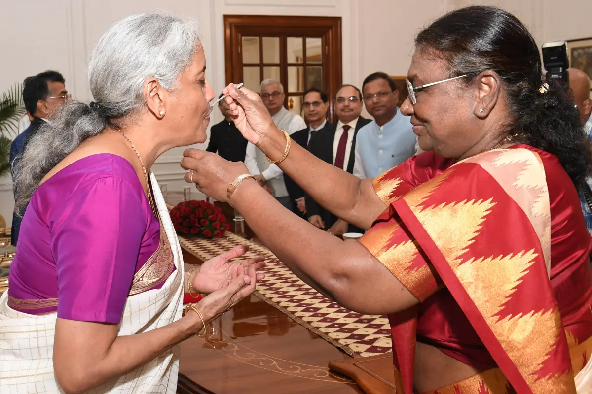 Finance Minister Nirmala Sitharaman Meets President Murmu Ahead Of Budget Presentation