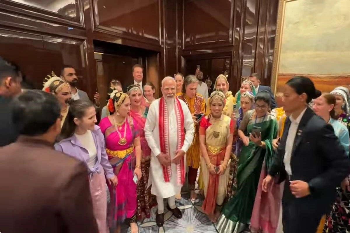 Prime Minister Narendra Modi posed for a photograph with the Russian Cultural Troupe in Moscow.