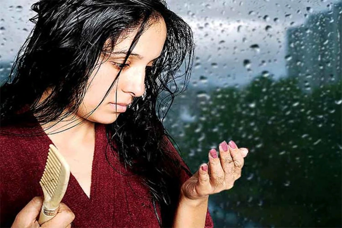 Monsoon Hairfall: Get Rid Of The Monsoon Hairfall By Following These Remedies