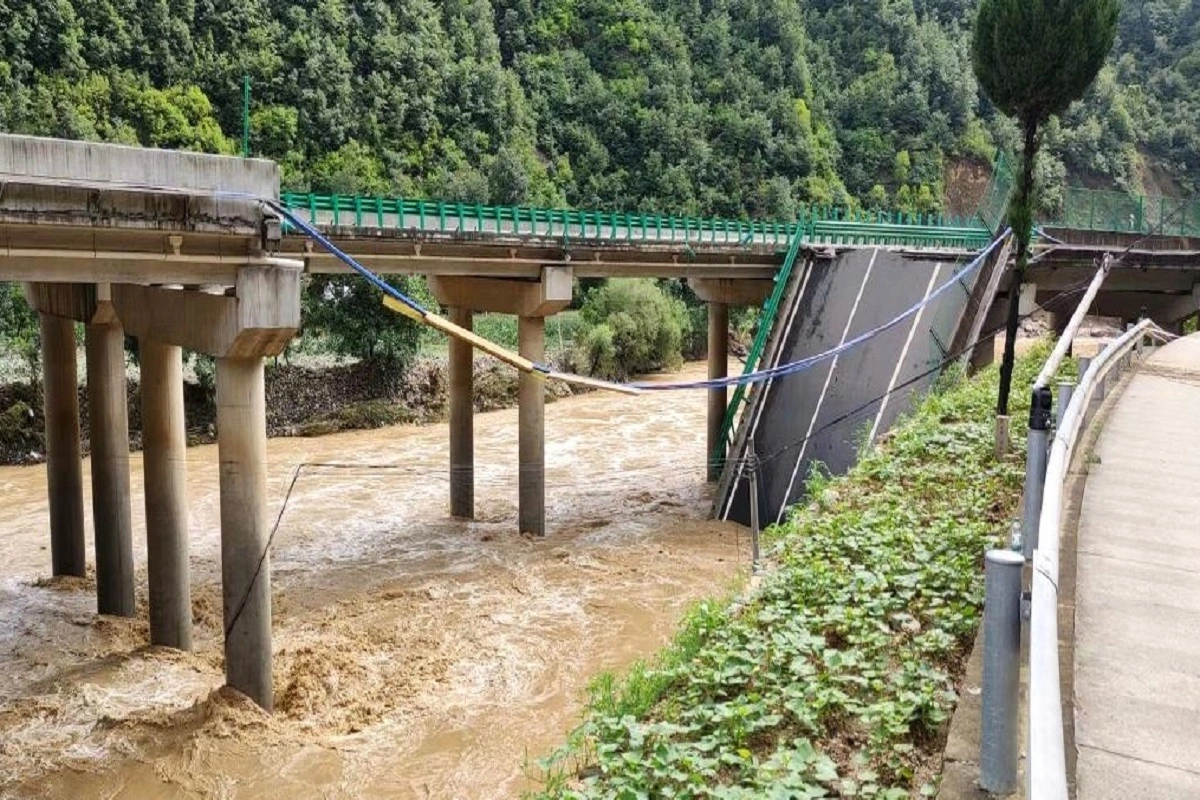 Highway bridge collapse in northwest China's Shaanxi Province