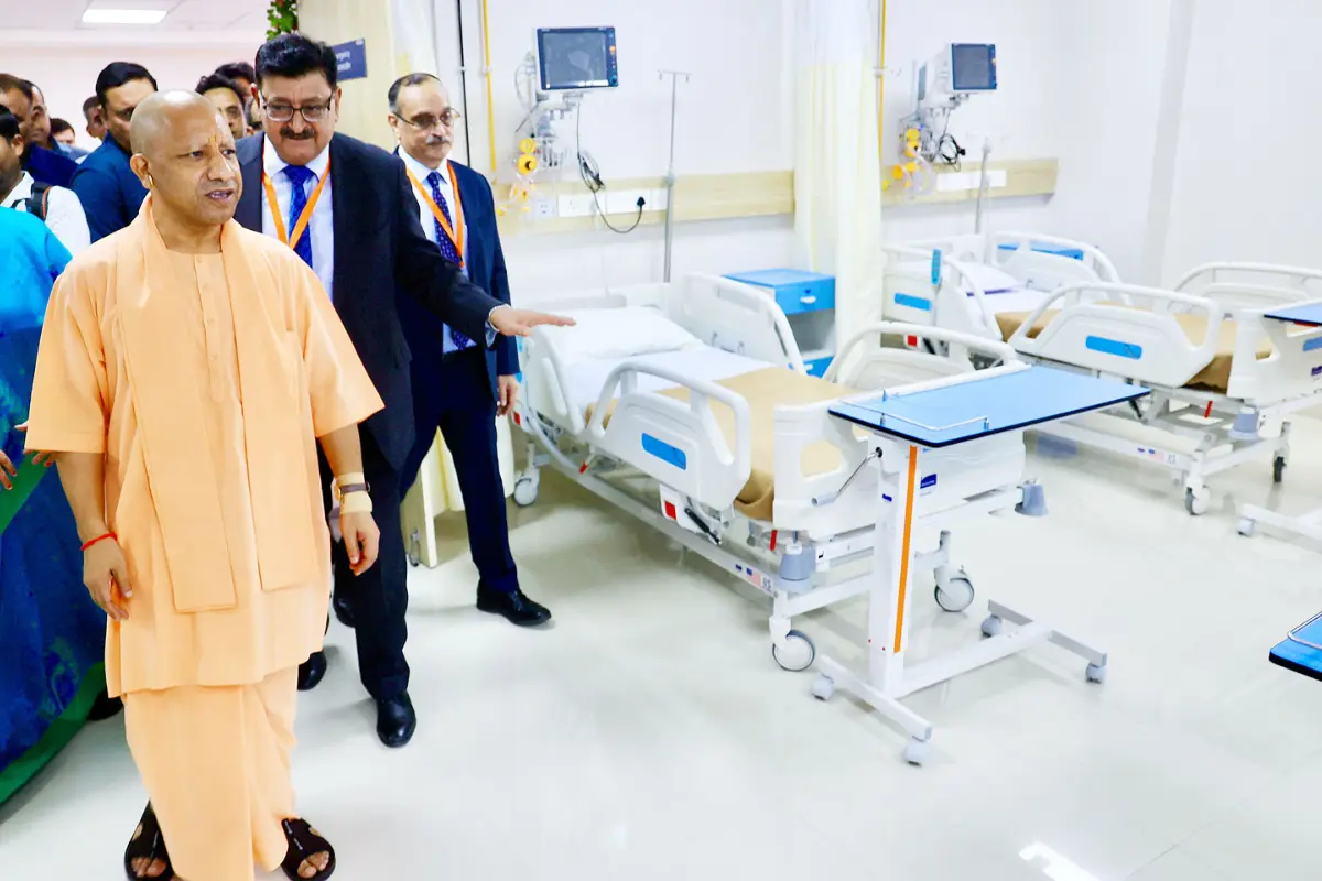 CM Yogi Adityanath Inaugurates 300-Bed Super Specialty Hospital, Enhances Regional Healthcare