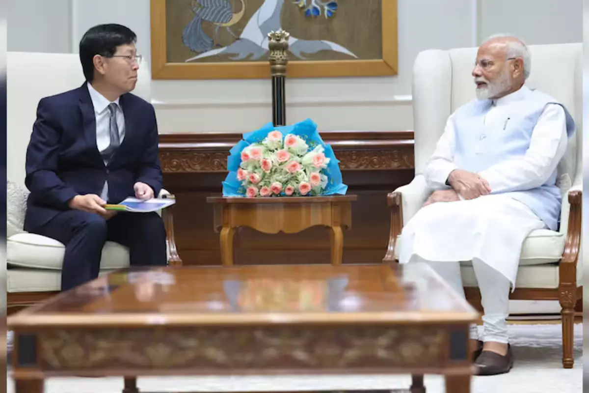 PM Modi Meets Chairman Of Foxconn, Young Liu