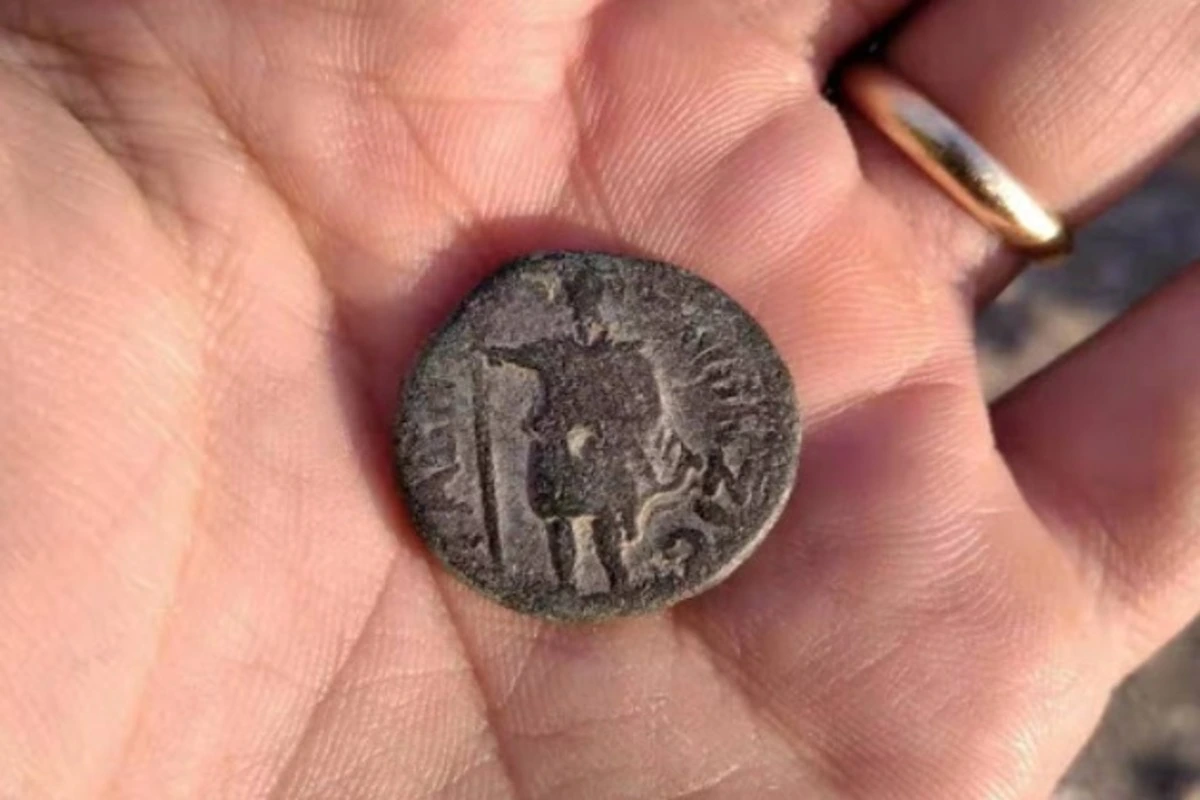 Egyptian Police Seize Nearly 2,000 Ancient Coins