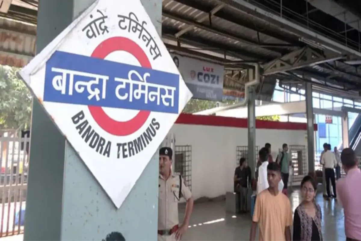 Nine Injured In Stampede At Mumbai’s Bandra Station