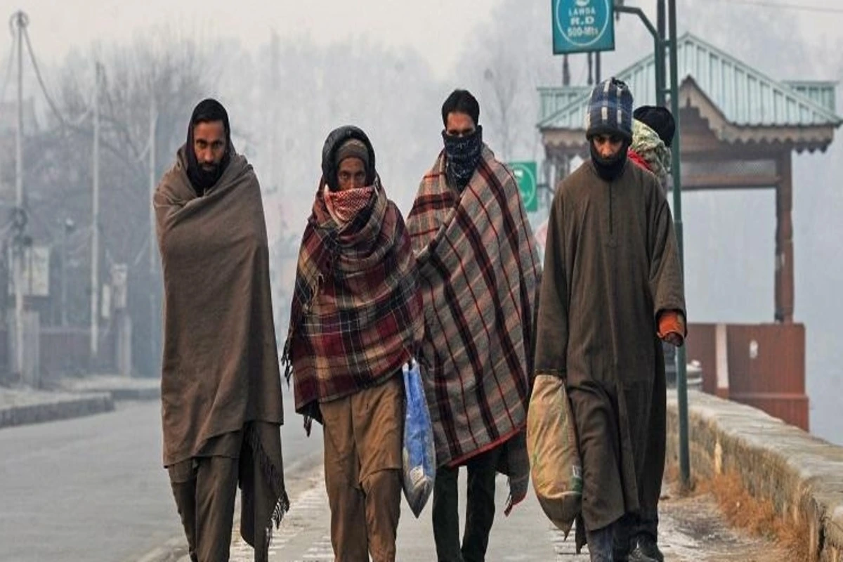 Cold Wave Intensifies In Kashmir As Temperatures