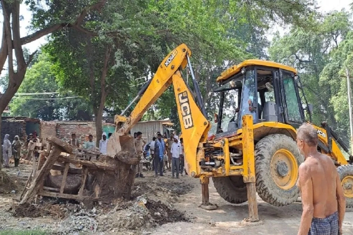 SC Criticizes UP Government’s Bulldozer Actions, Orders Compensation For Illegal Demolition