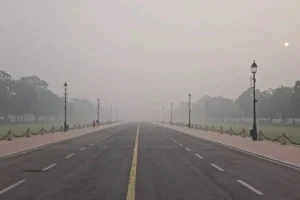 Delhi Chokes Under Dense Smog As AQI Hits Hazardous Levels; Reaching 430