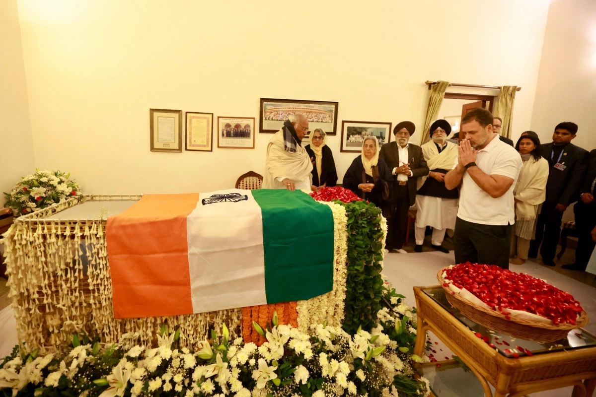 Rahul Gandhi Pays Tribute To Former PM Manmohan Singh