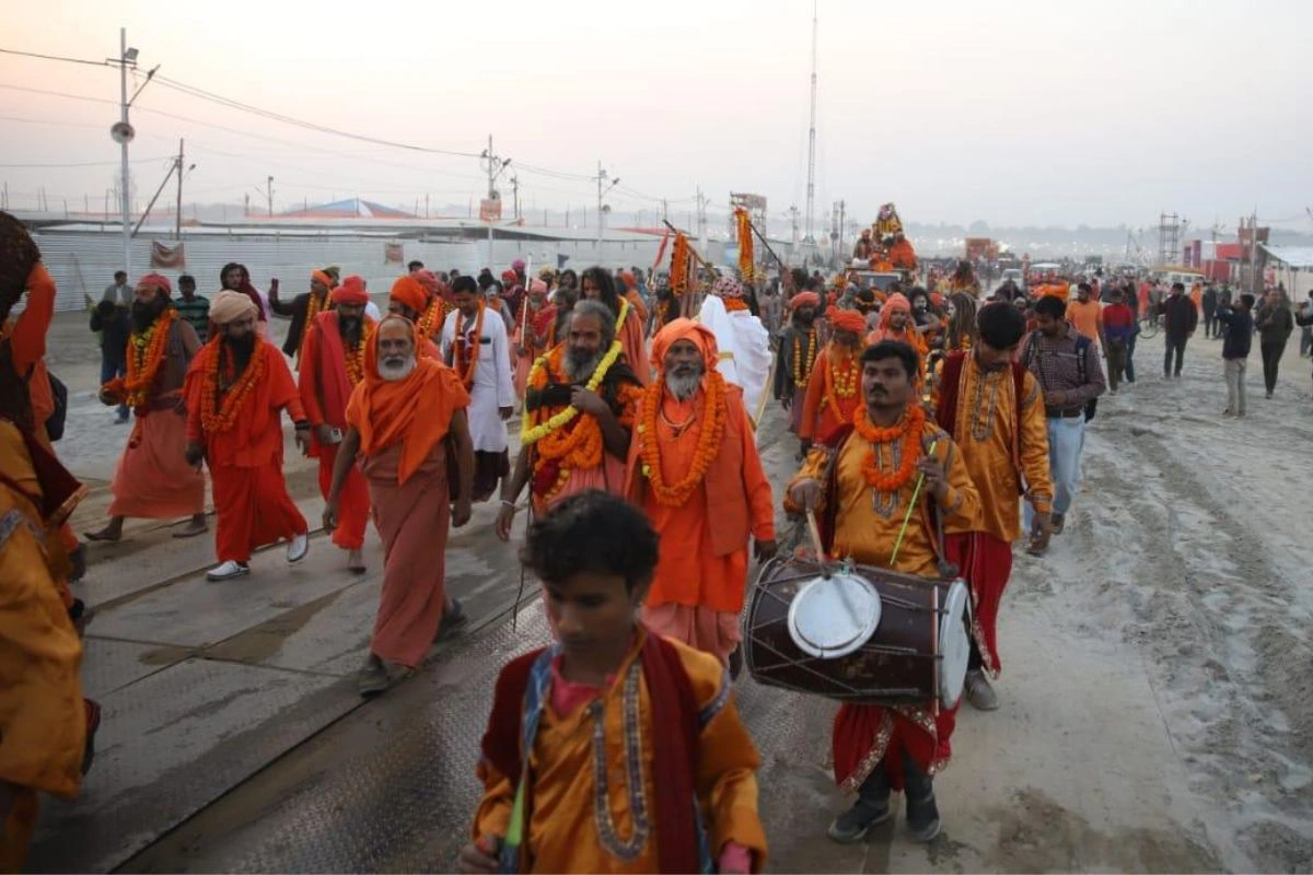 Maha Kumbh 2025: Shri Panchdashnam Aawahan Akhara Makes Grand Entry Into Maha Kumbh City