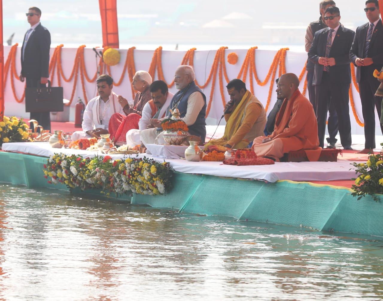 PM Modi Performs Puja At Sangam Nose In Prayagraj; Seeks Blessings For Maha Kumbh 2025