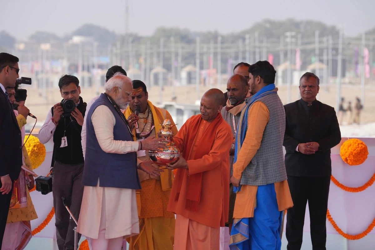 PM Modi Visits Akshay Vat, Seeks Blessings For Public Welfare And Maha Kumbh 2025