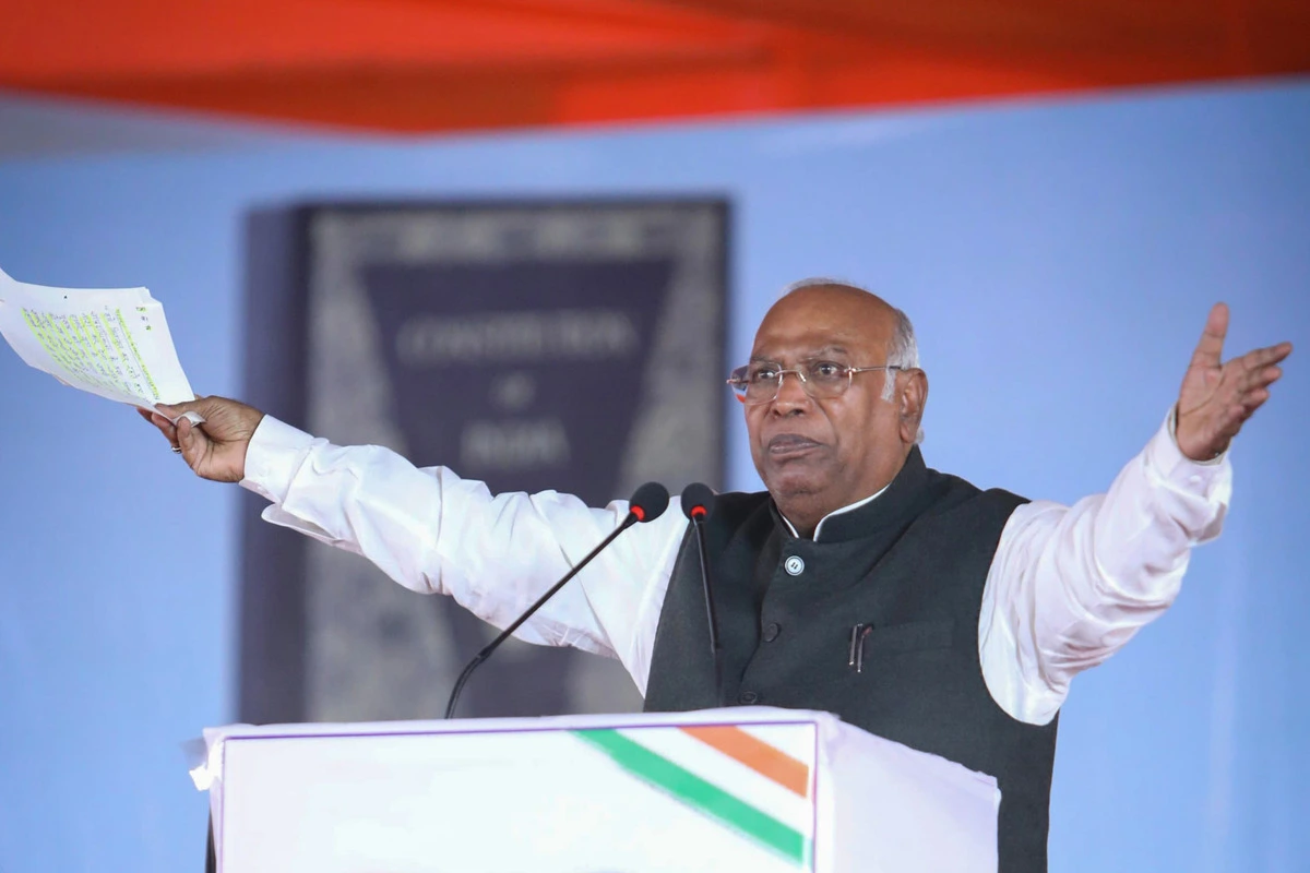 Kharge Criticizes BJP Leaders' Maha Kumbh Visits