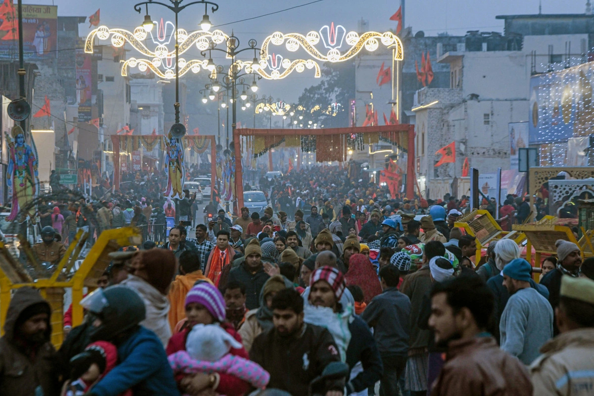 Maha Kumbh Boosts Pilgrimage: 10 Lakh Devotees Visit Ayodhya, 7.41 Lakh At Kashi Vishwanath