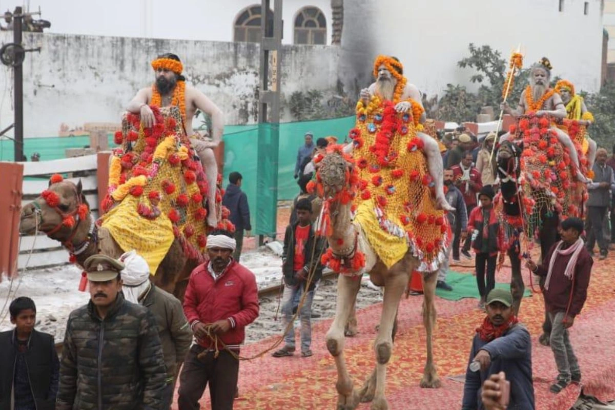 Maha Kumbh 2025: Shri Panchayati Akhara Maha Nirvani Makes Grand Entry Into Cantonment Area