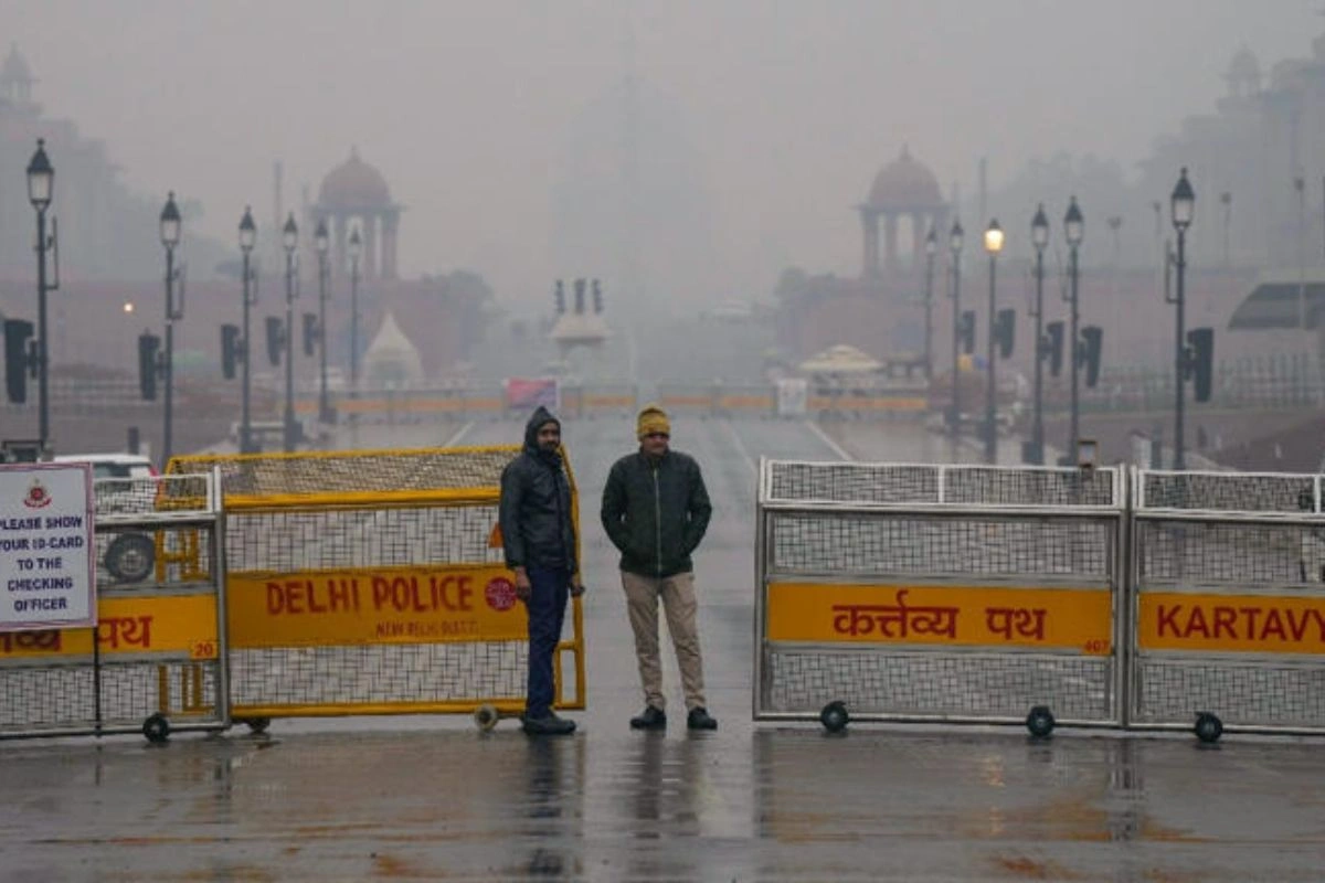 Delhi Faces Light Rain Amid Poor Air Quality; More Showers Expected