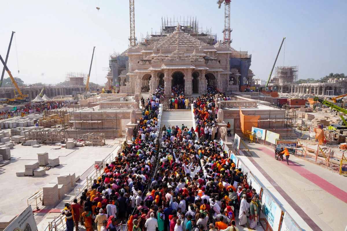 Ayodhya Faces Devotee Surge: Ram Temple Crowds Overwhelm Police & Administration