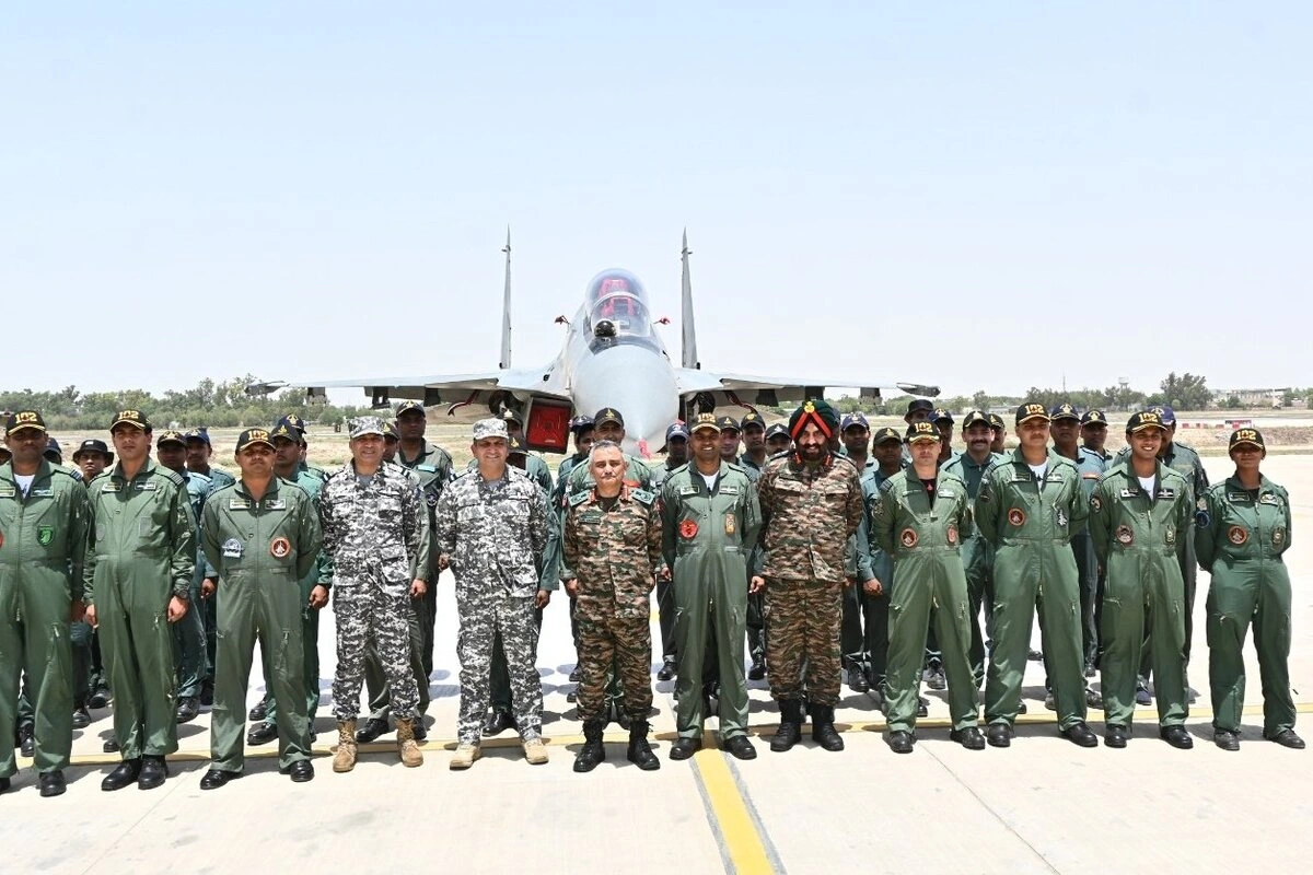 CDS And Army Chief Visit India-Pakistan Border To Boost Morale