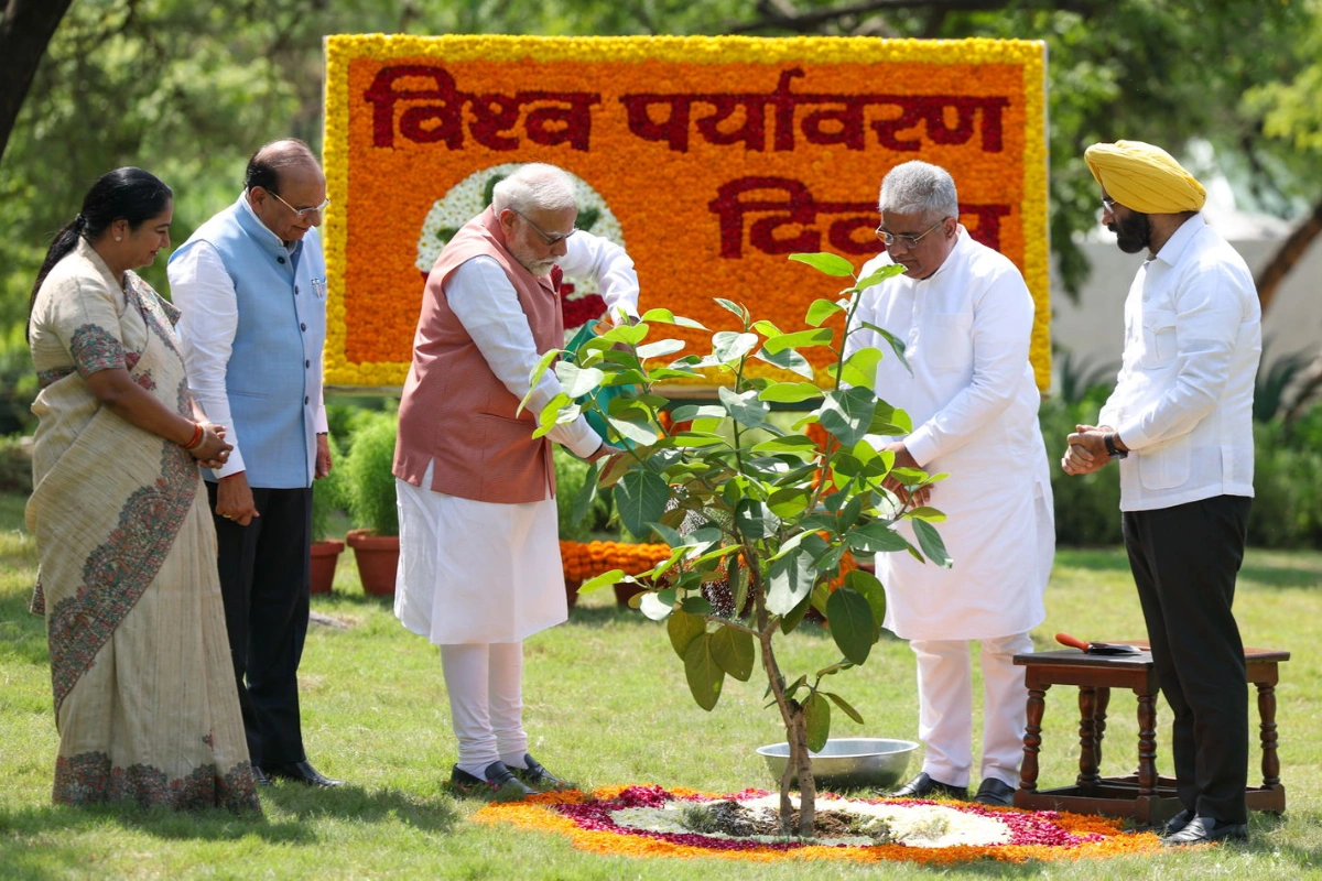 PM Modi Plants Sapling On World Environment Day; Promotes Tree Plantation Drive