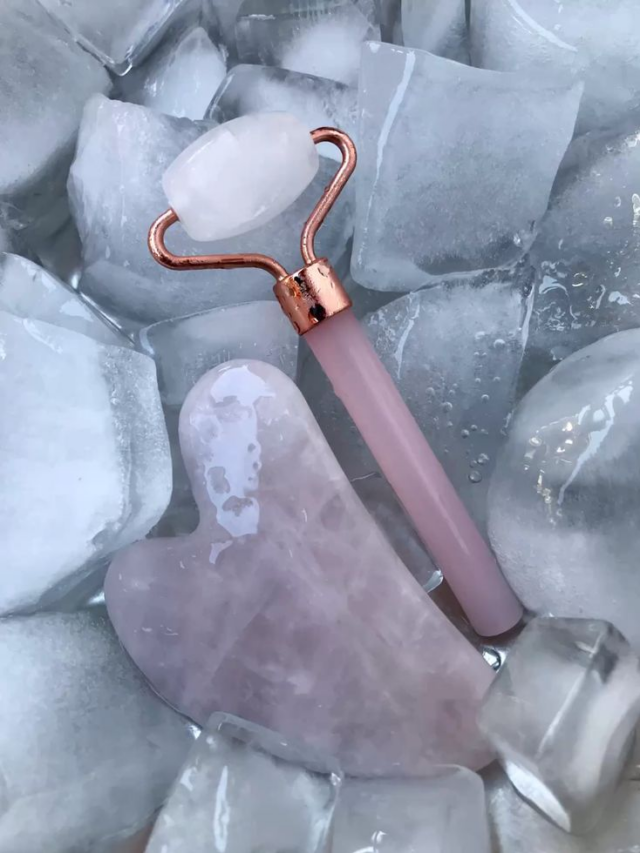 Ice Cubes For Instant Glow: 5 Quick Benefits
