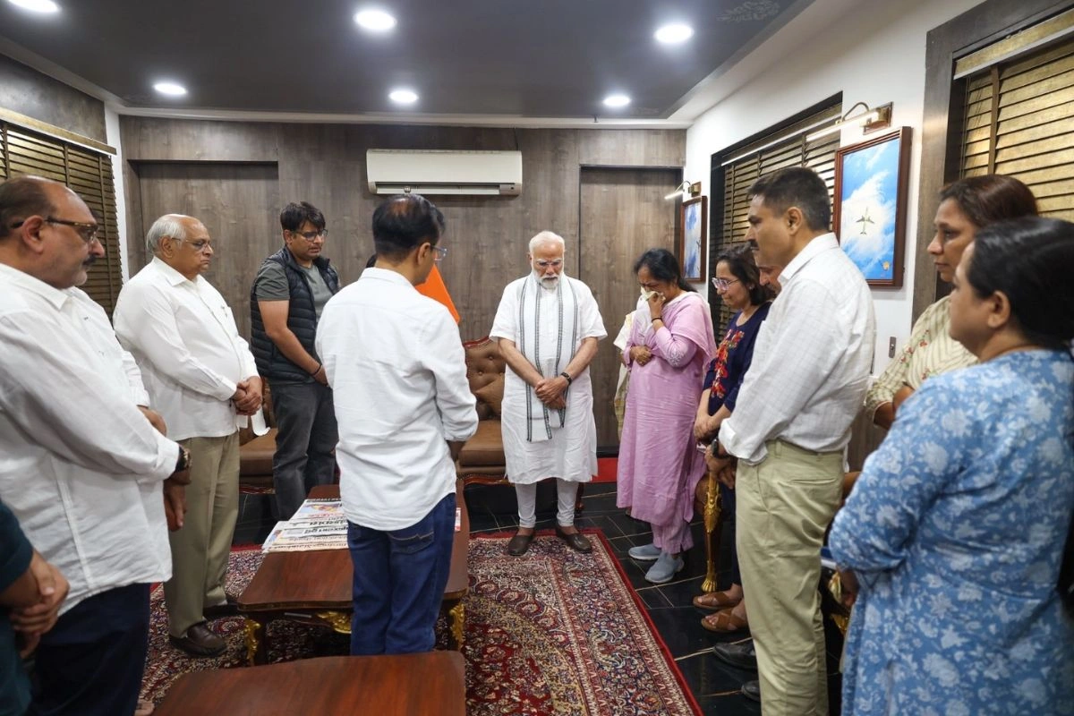 PM Modi Meets Family Of Vijay Rupani