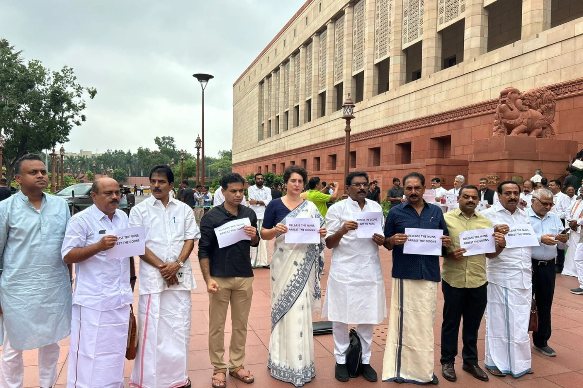 Priyanka Gandhi Stages Protest Over Kerala Nuns’ Arrest & Wayanad Fund Delay