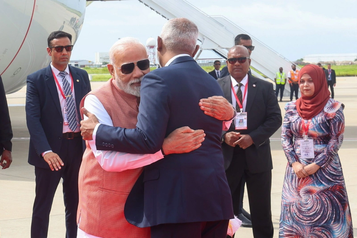 PM Modi Embraced By Maldives President Muizzu In Symbolic Welcome