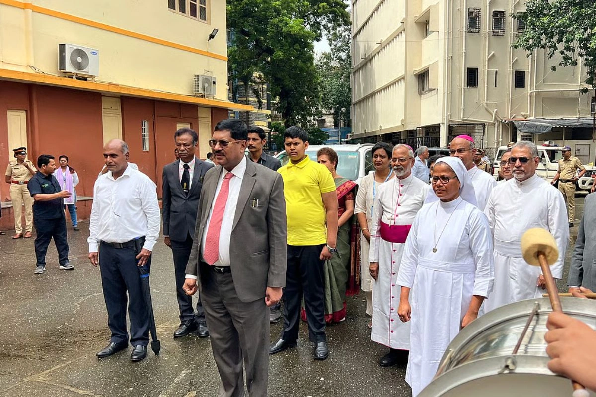CJI BR Gavai Visits Alma Mater In Mumbai; Shares Emotional Moments With Students