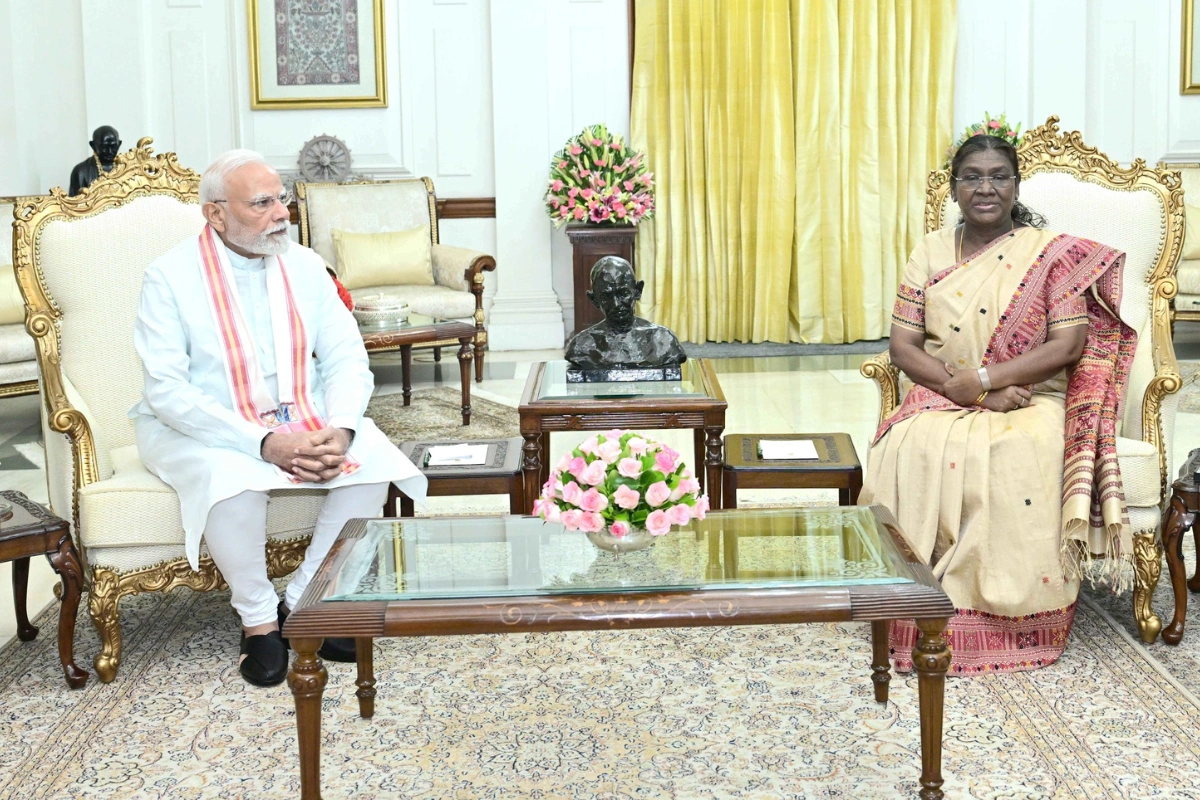 PM Modi Meets President Murmu After Launching Major Initiatives In Varanasi