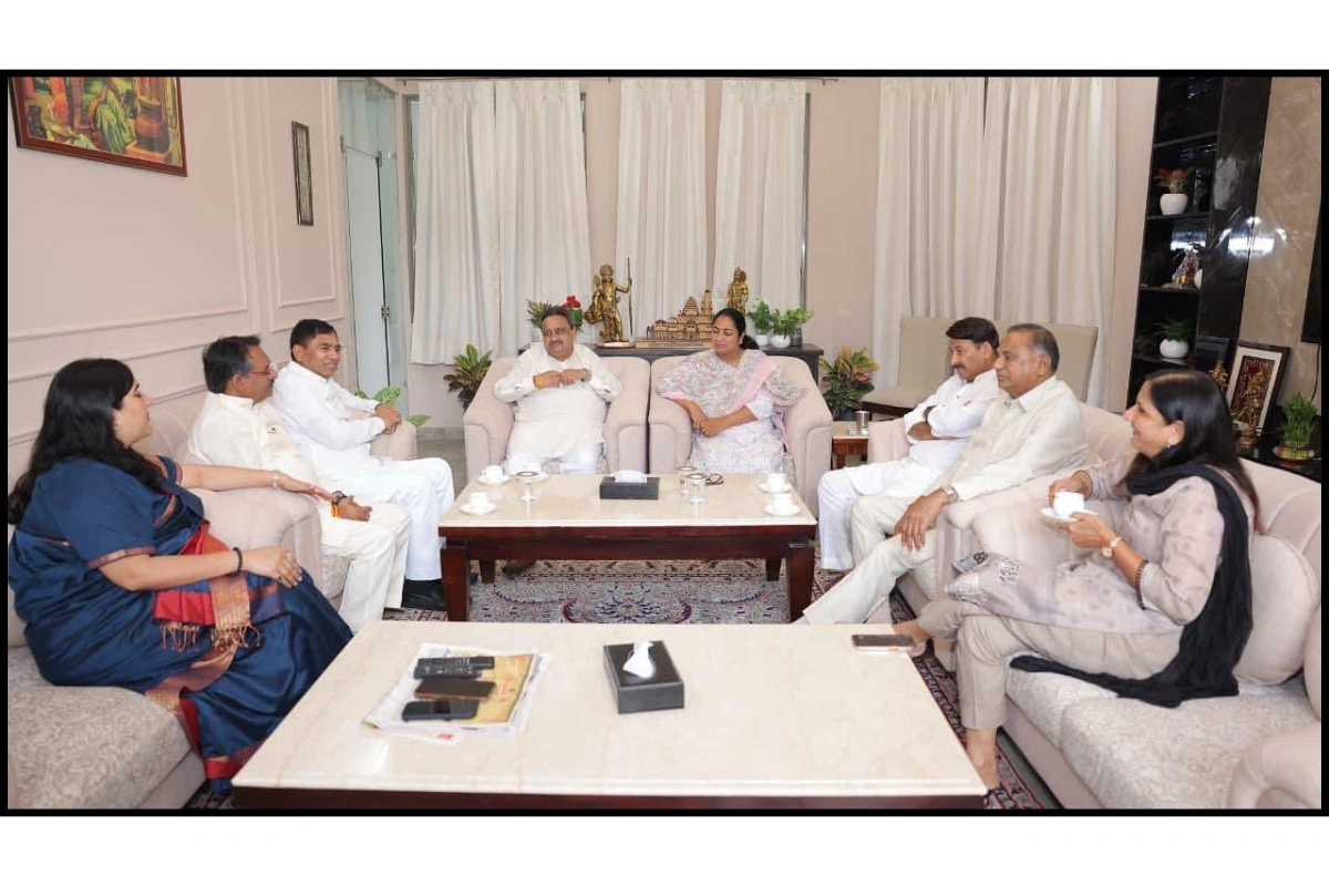 Day After Attack, Delhi BJP MPs Visit CM Gupta To Inquire About Her Health