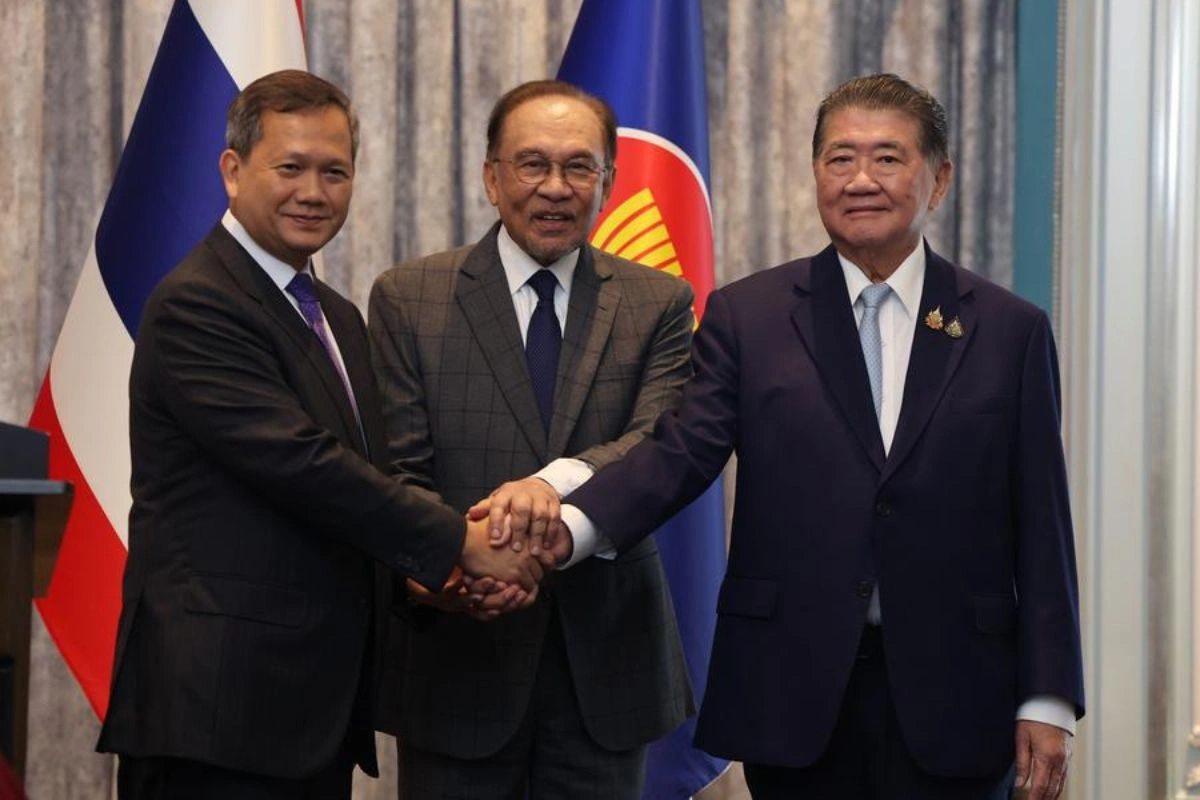 Cambodia & Thailand Sign Ceasefire Agreement
