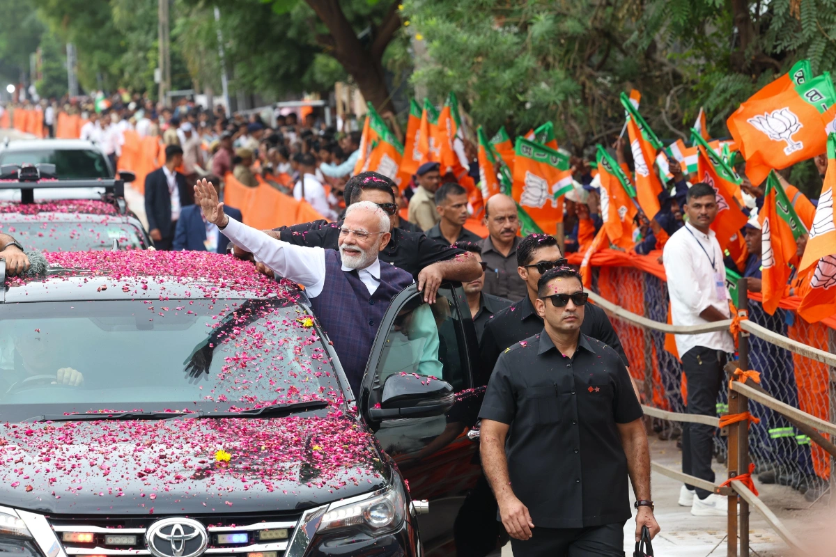 PM Modi Receives Enthusiastic Welcome In Bhavnagar Roadshow