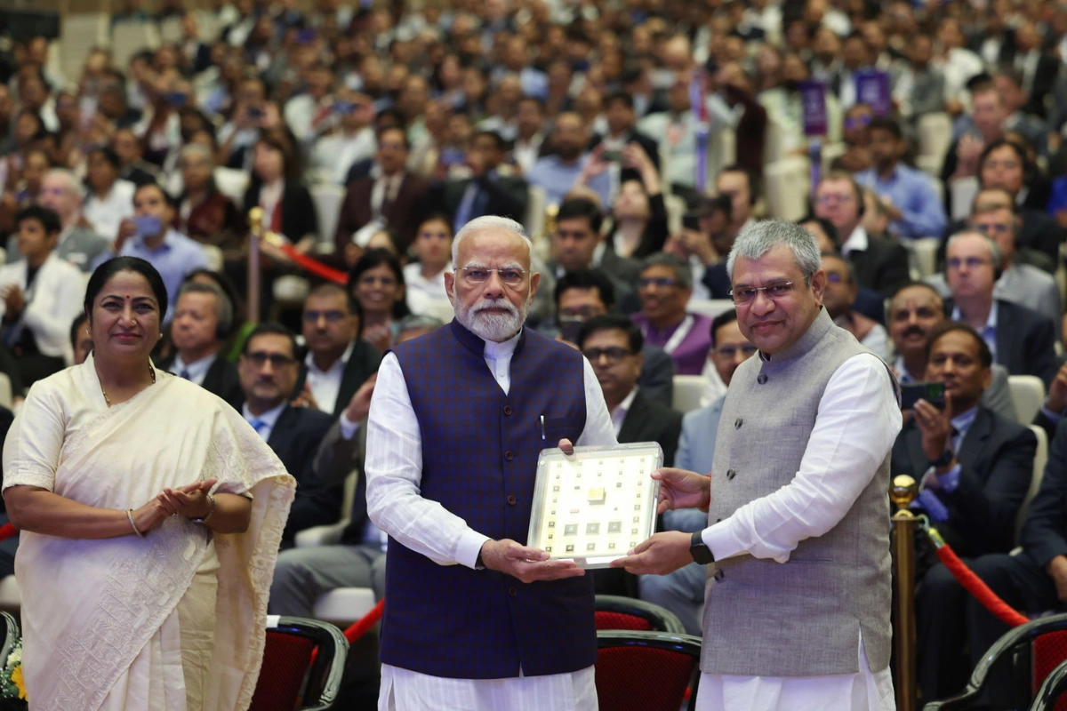 Ashwini Vaishnaw Lauds PM Modi’s Tireless Commitment To National Service